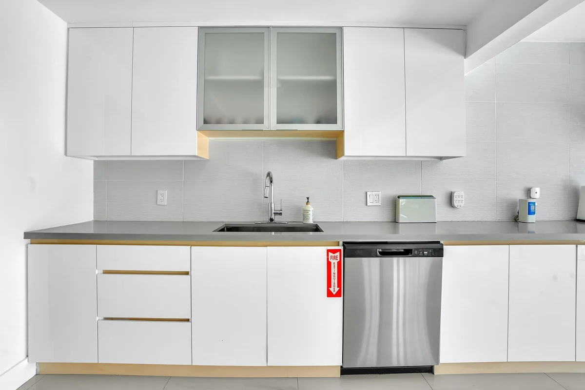 3L Management Group - Property Management team providing Real Estate Services & consulting in North Miami Beach